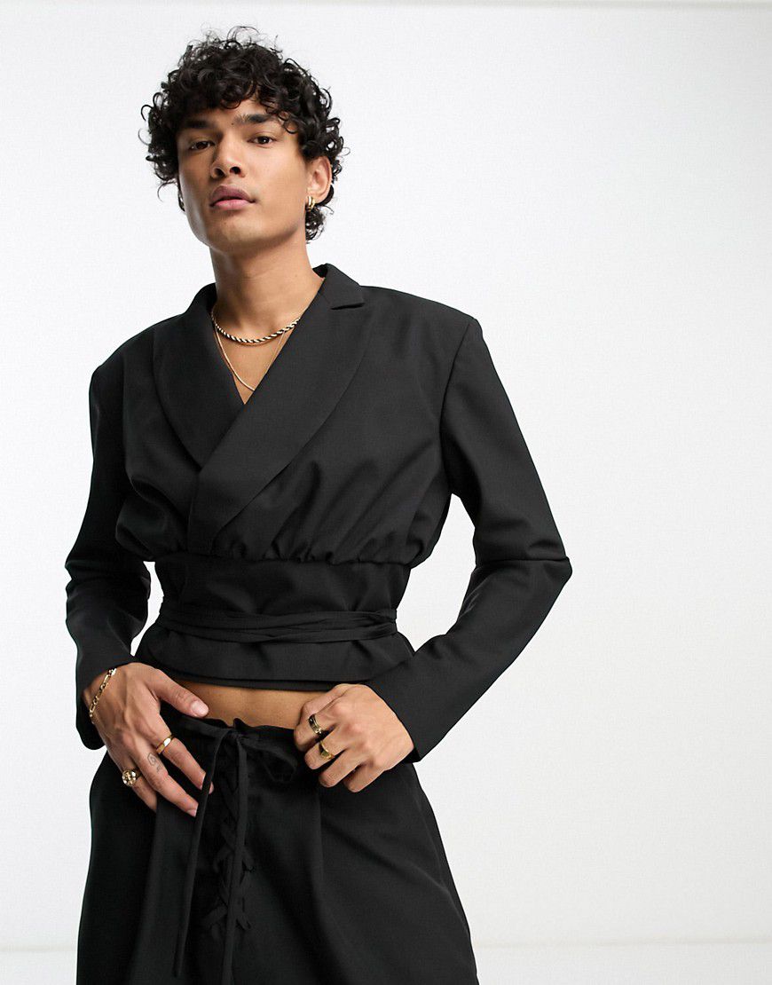 Giacca da abito corta nera con laccetti - ASOS DESIGN - Modalova