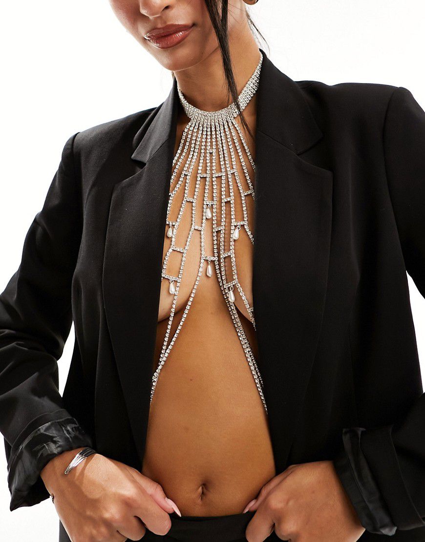 Imbracatura argentata con cristalli e perle - ASOS DESIGN - Modalova