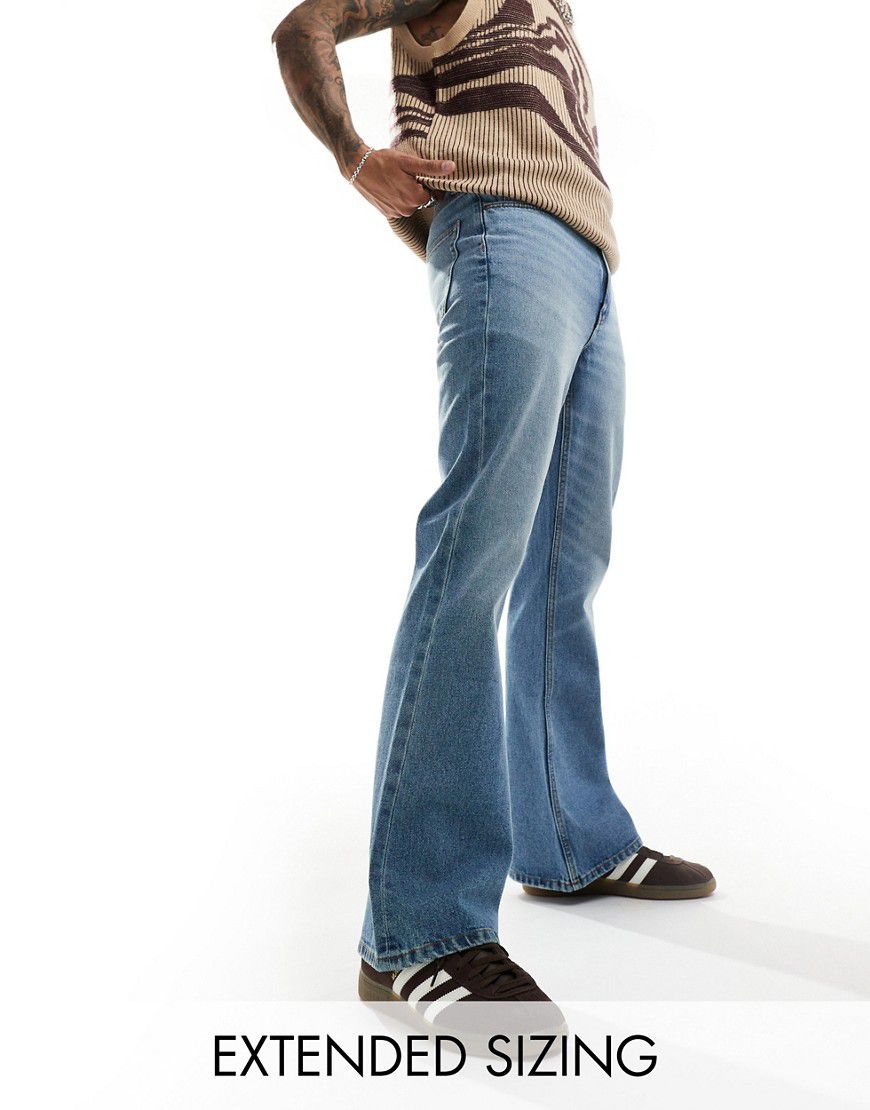 Jeans a zampa vintage lavaggio chiaro - ASOS DESIGN - Modalova