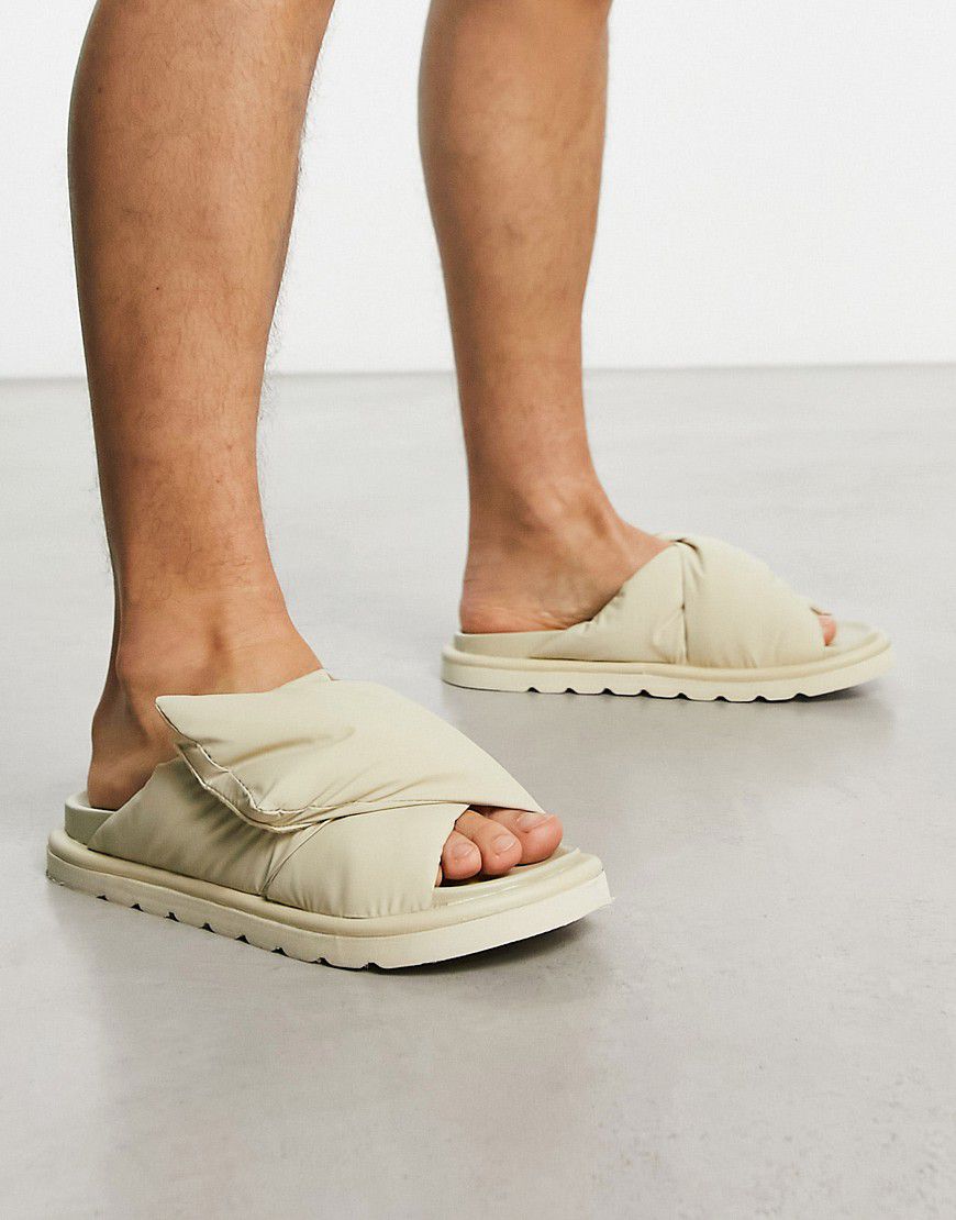 Sandali color pietra con fascette incrociate imbottite - ASOS DESIGN - Modalova