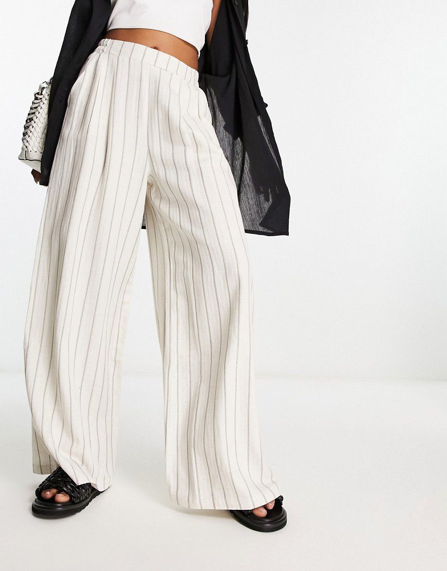 Pantaloni a fondo ampio color crema a righe nere - ASOS DESIGN - Modalova