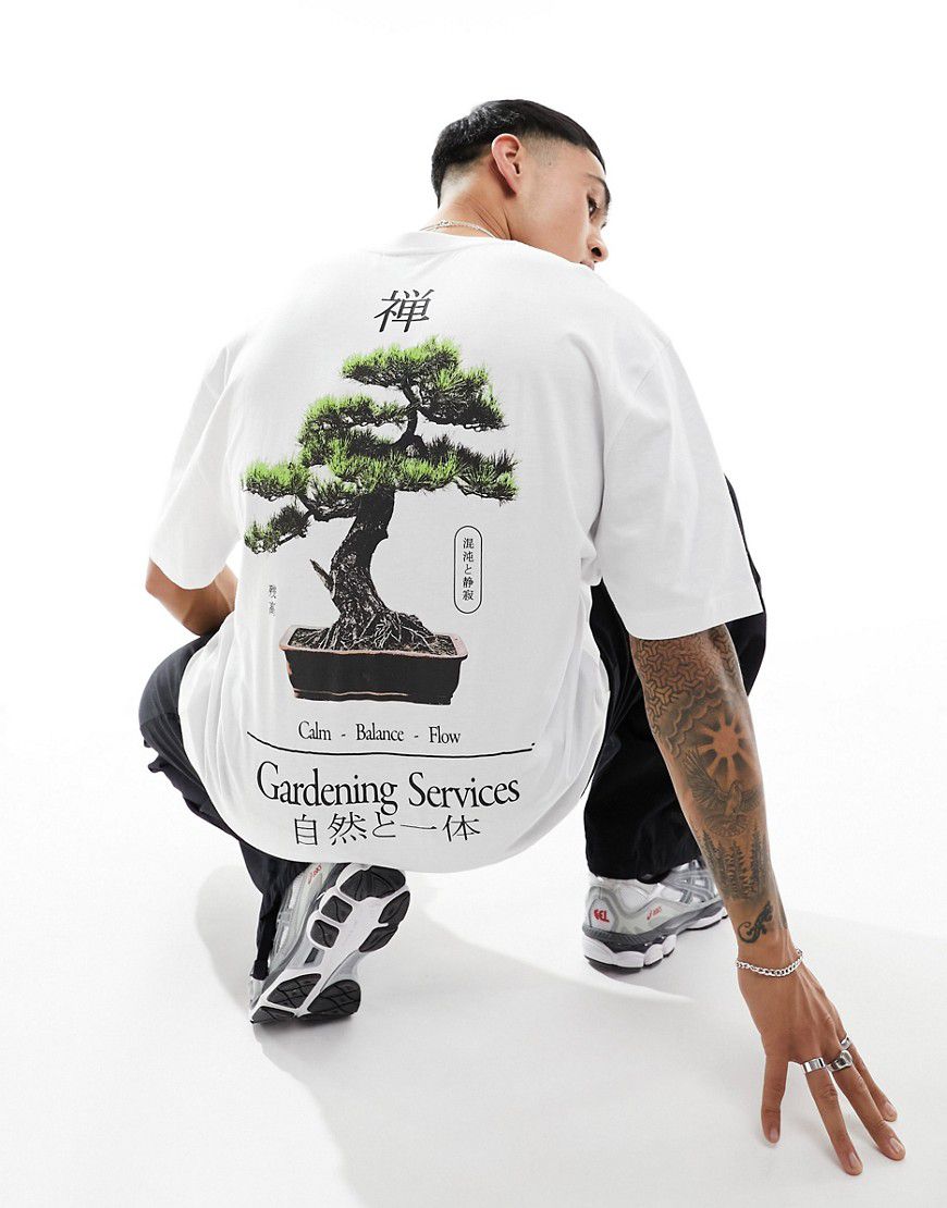 T-shirt oversize bianca con stampa di bonsai sul retro - ASOS DESIGN - Modalova