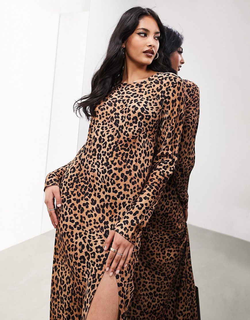 Vestito lungo taglio sbieco a maniche lunghe con stampa leopardata - ASOS EDITION - Modalova
