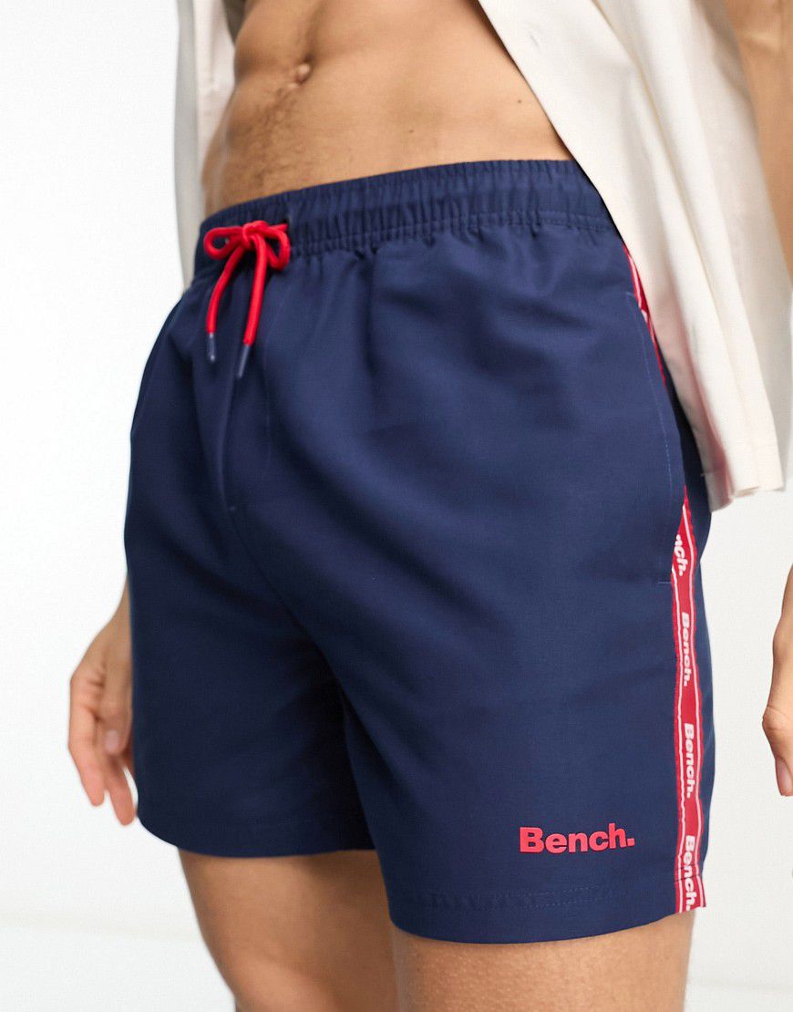 Pantaloncini da bagno e rossi con logo laterale - Bench - Modalova