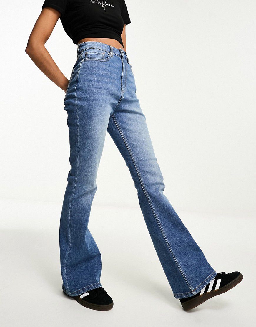 DTT - Nia Hourglass - Jeans a zampa lavaggio medio - Don't Think Twice - Modalova