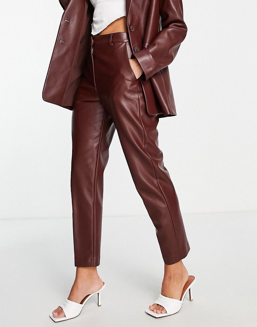 Pantaloni slim in similpelle PU color cioccolato in coordinato - French Connection - Modalova