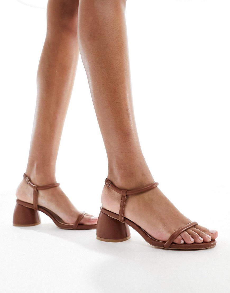 Sandali minimal con tacco color cuoio con cinturino alla caviglia - London Rebel - Modalova