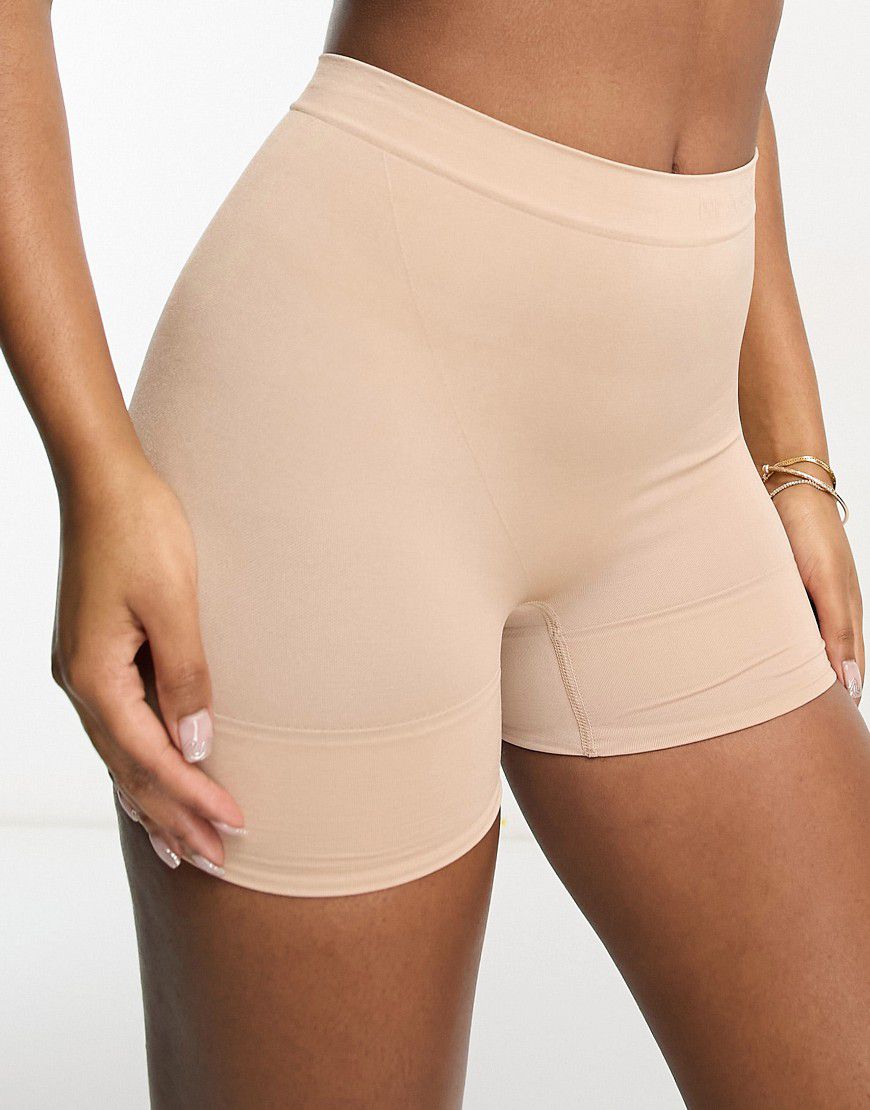 Bodyfashion - Pantaloncini modellanti comodi ad effetto sagomato medio color cappuccino - Magic - Modalova