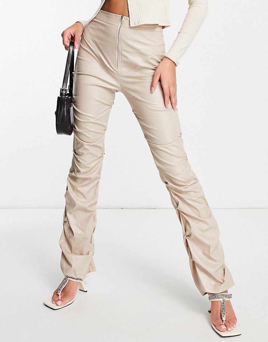 Pantaloni in pelle sintetica beige con zip sul davanti - Missyempire - Modalova