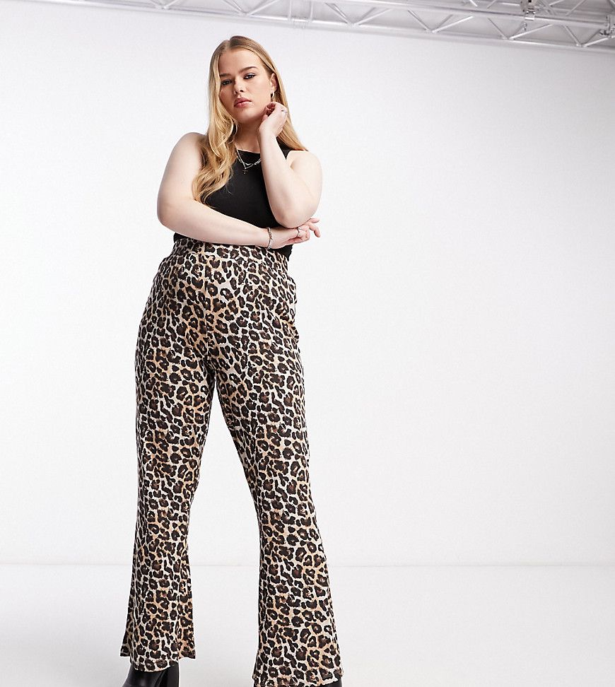 Pantaloni a zampa con stampa leopardata - Noisy May Curve - Modalova