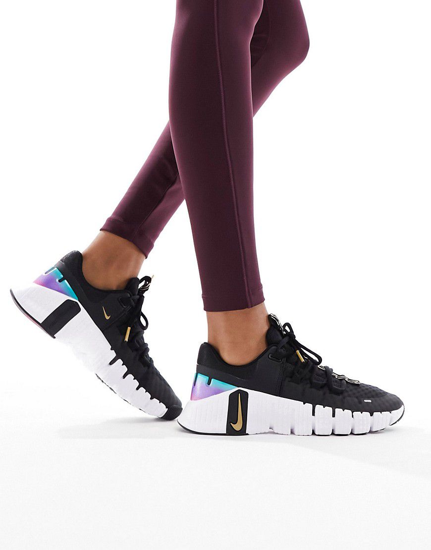 Free Metcon 5 - Sneakers nere e rosa metallizzato - Nike Training - Modalova