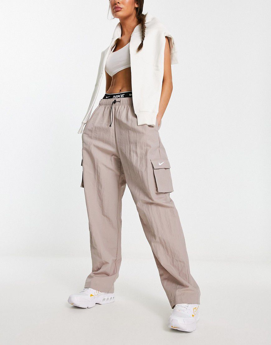 Essentials - Pantaloni cargo color talpa - Nike - Modalova
