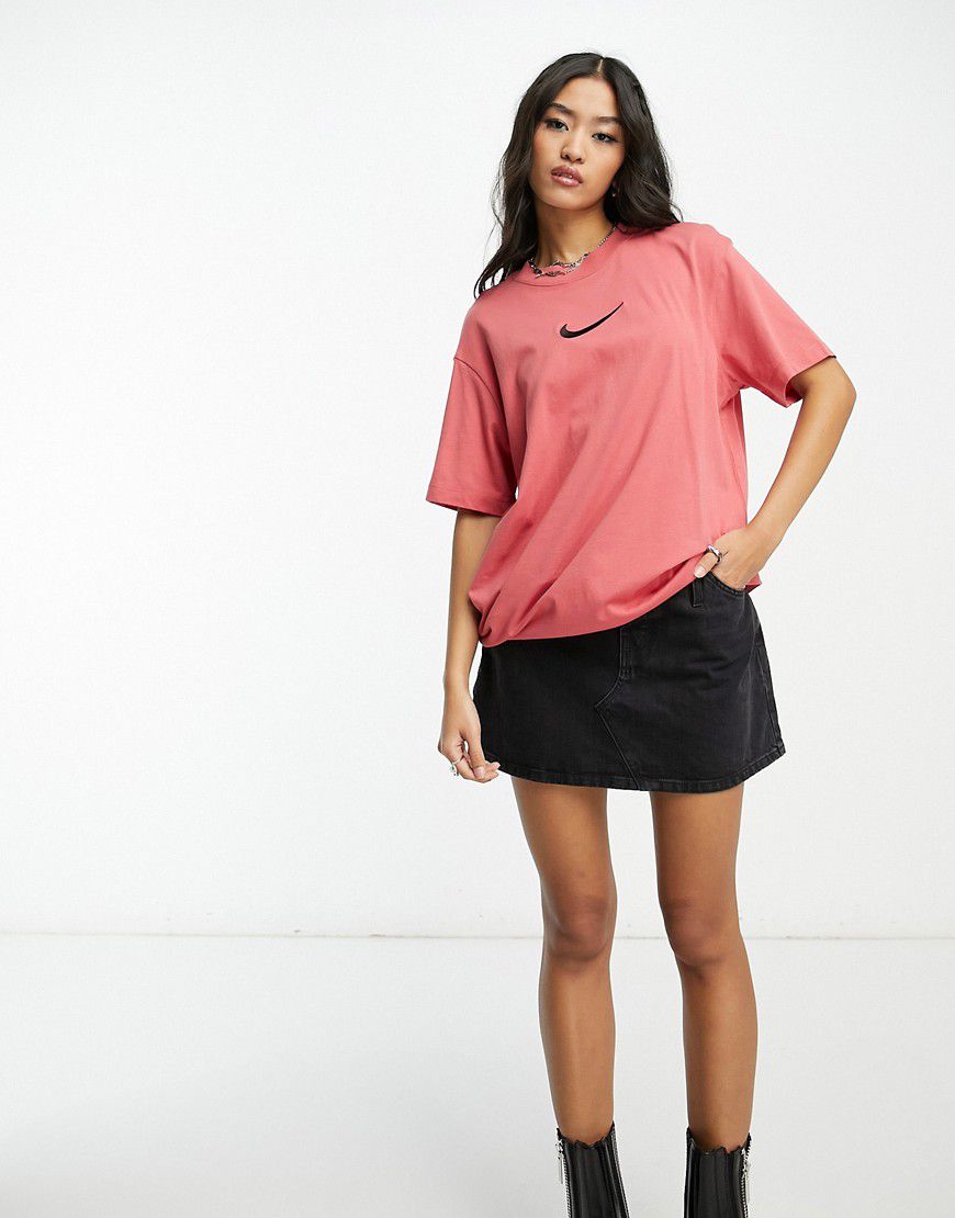 Midi Swoosh - T-shirt mattone - Nike - Modalova
