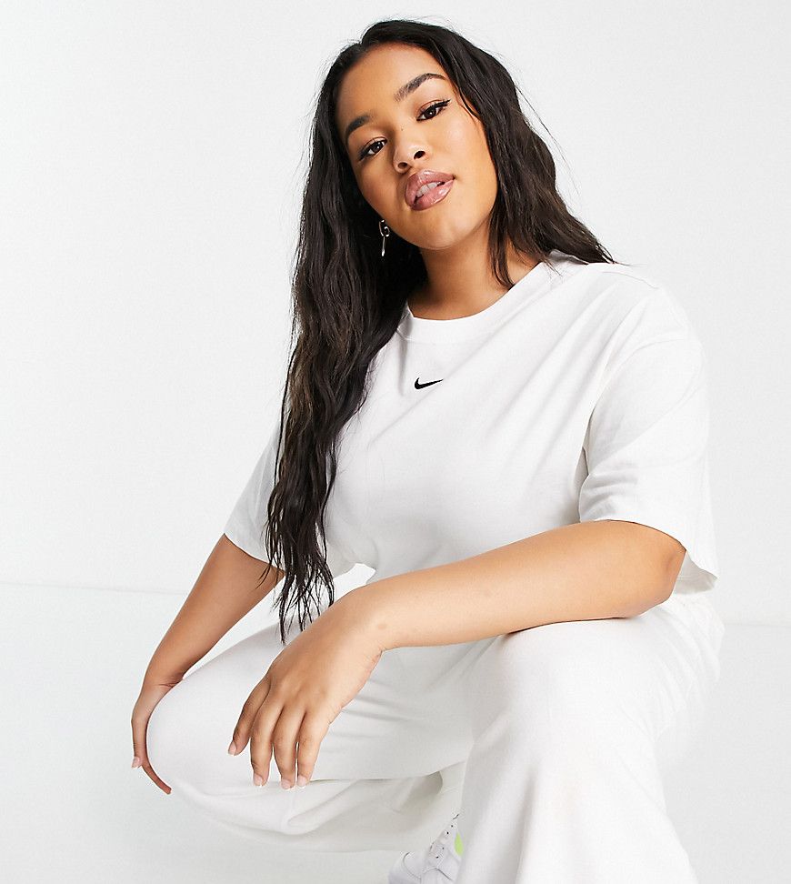 Plus - T-shirt oversize bianca con logo centrale - Nike - Modalova