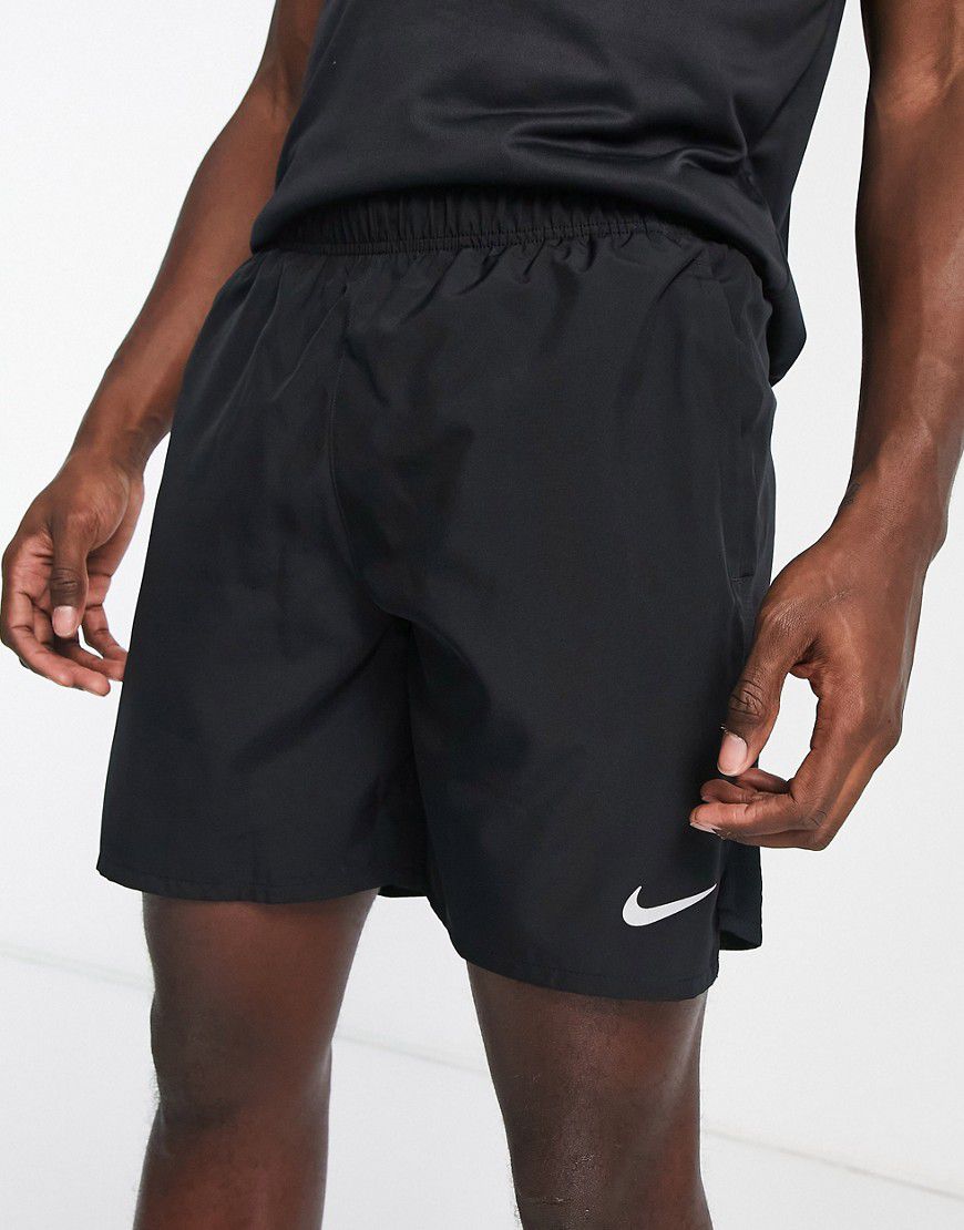 Challenger - Pantaloncini da 2 in 1 da 7" neri - Nike Running - Modalova
