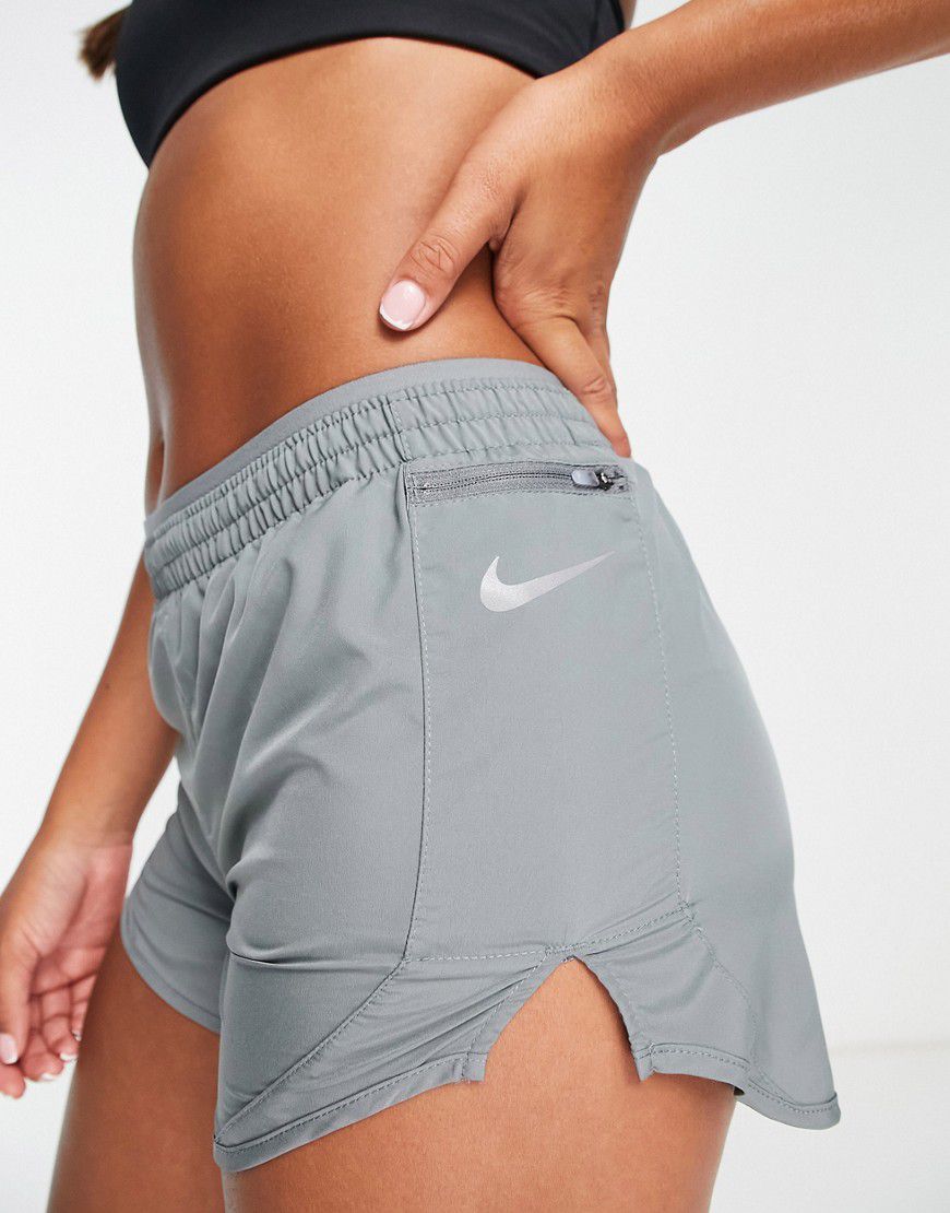 Tempo Luxe - Pantaloncini da 3'' grigi - Nike Running - Modalova