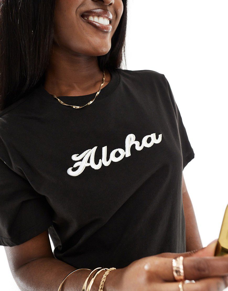 T-shirt nera con stampa "Aloha" - Pieces - Modalova