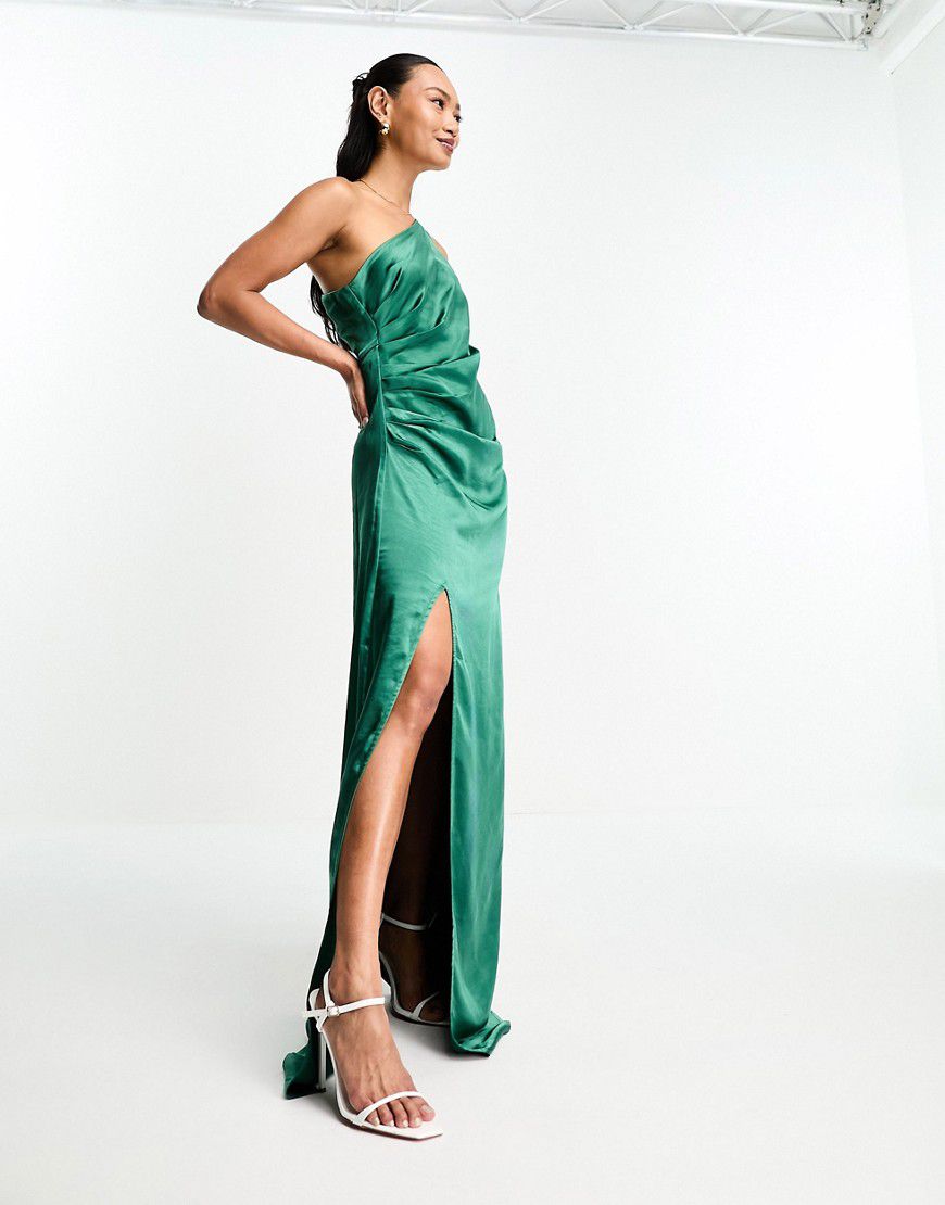 Amelia - Vestito lungo in raso smeraldo monospalla arricciato - Pretty Lavish - Modalova