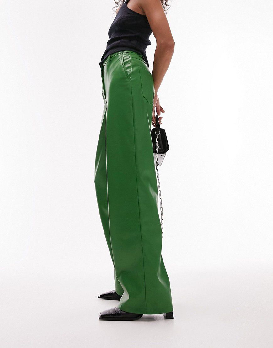 Pantaloni a fondo ampio in pelle sintetica verdi - Topshop - Modalova