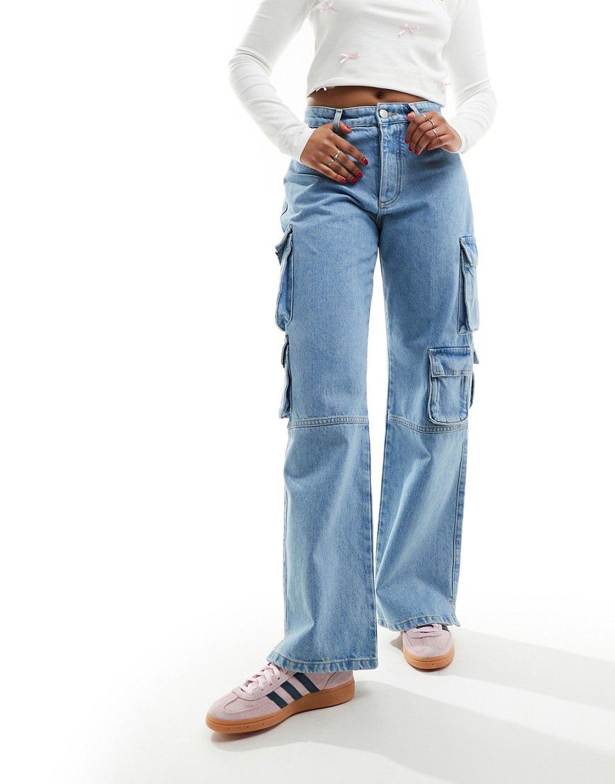 Jeans cargo comodi slavato - The Couture Club - Modalova