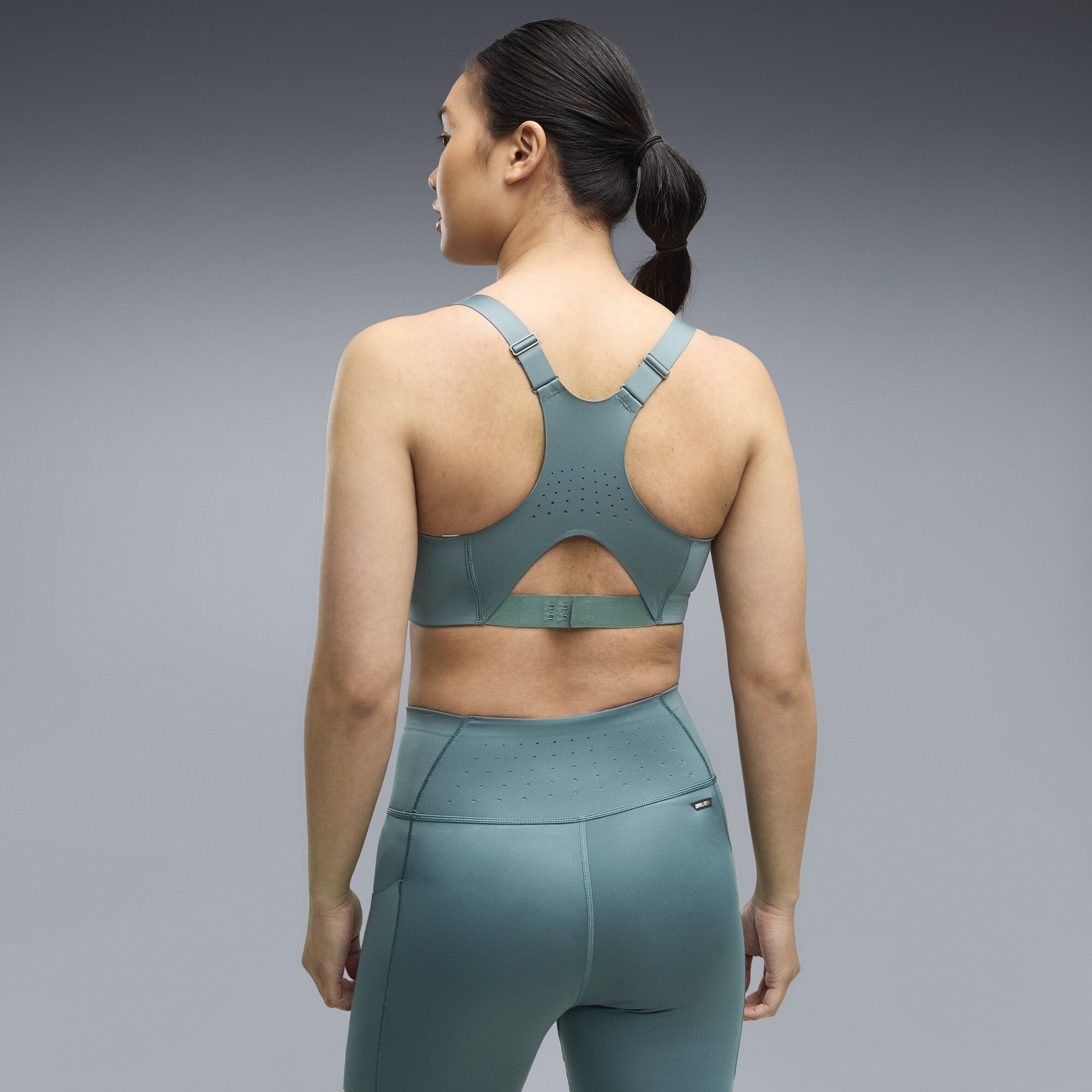 X HYROX PWRMODE Sports Bra Women in Green | Size 3XL - PUMA - Modalova