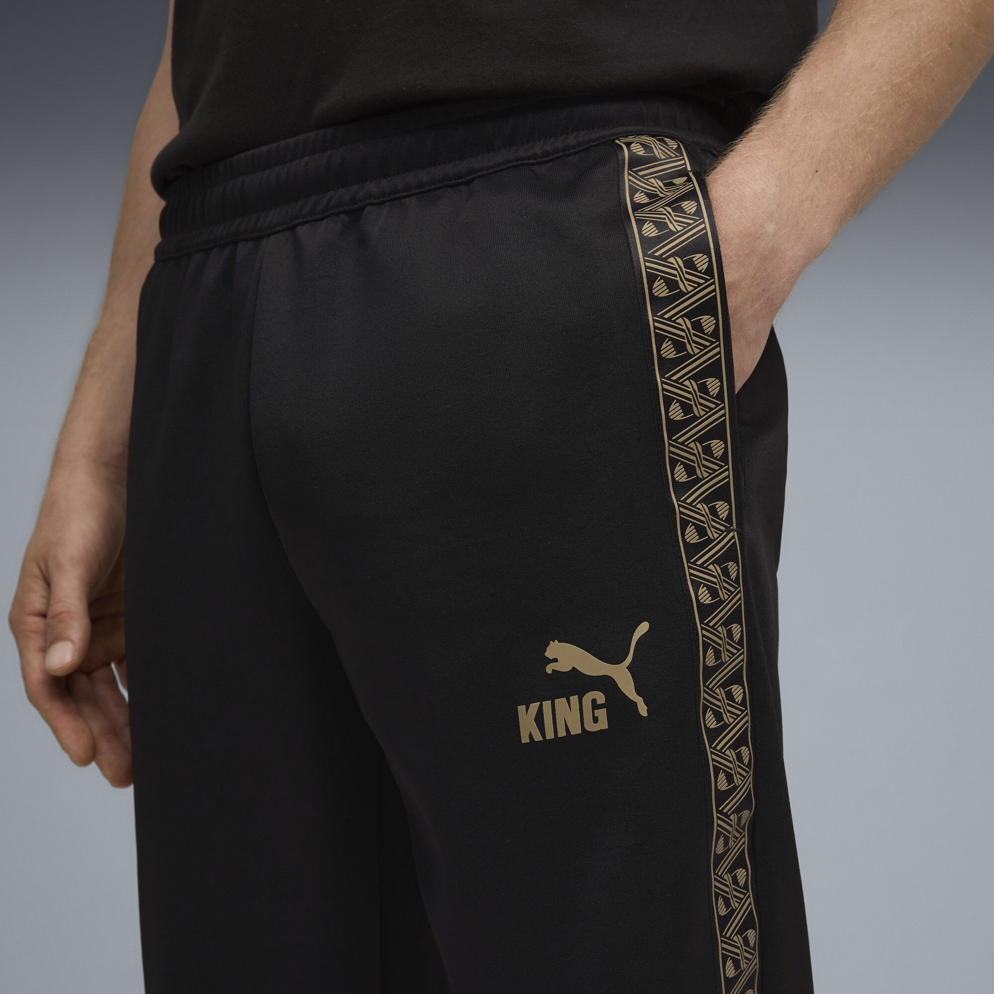 KING Anthem Football Pants Men in | Size Large - PUMA - Modalova