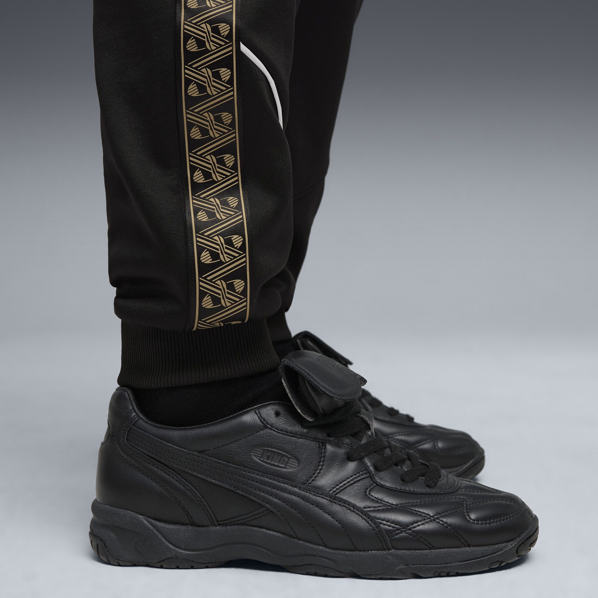 KING Anthem Football Pants Men in | Size Large - PUMA - Modalova