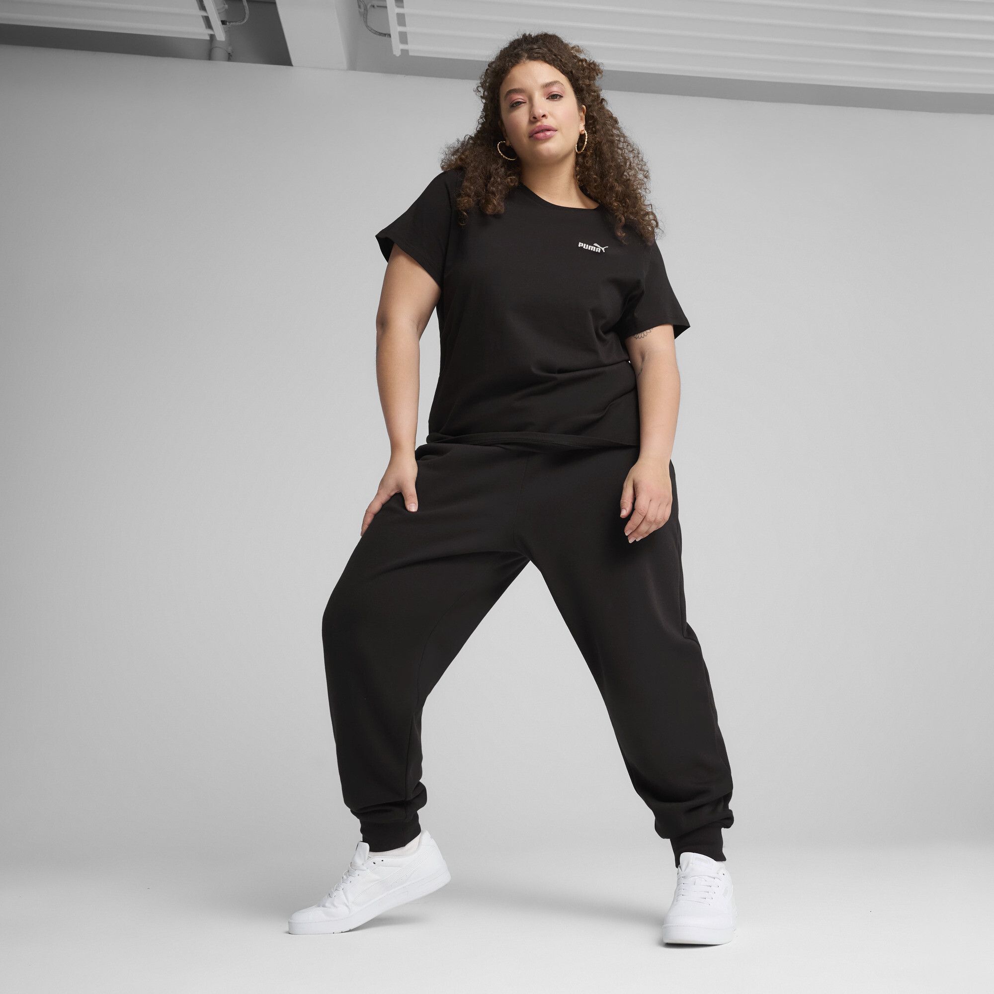 T-shirt con logo piccolo ESS N. 1 da donna, Abbigliamento, Nero, S - PUMA - Modalova