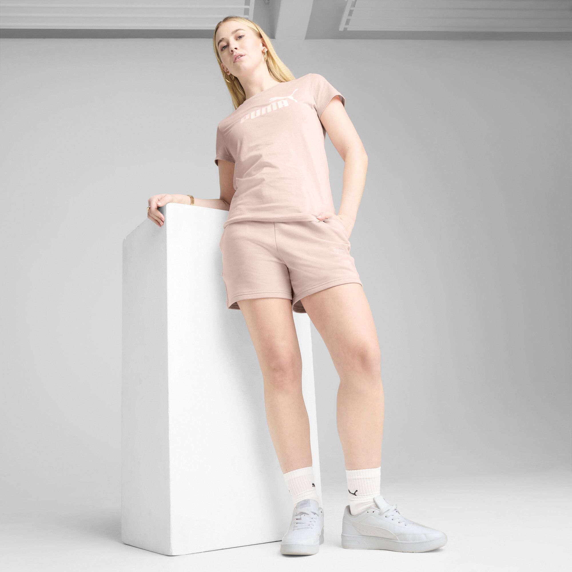 Pantalones cortos de cintura alta ESS Small No. 1 Logo 5'' para mujer, Ropa, Rosa, L - PUMA - Modalova