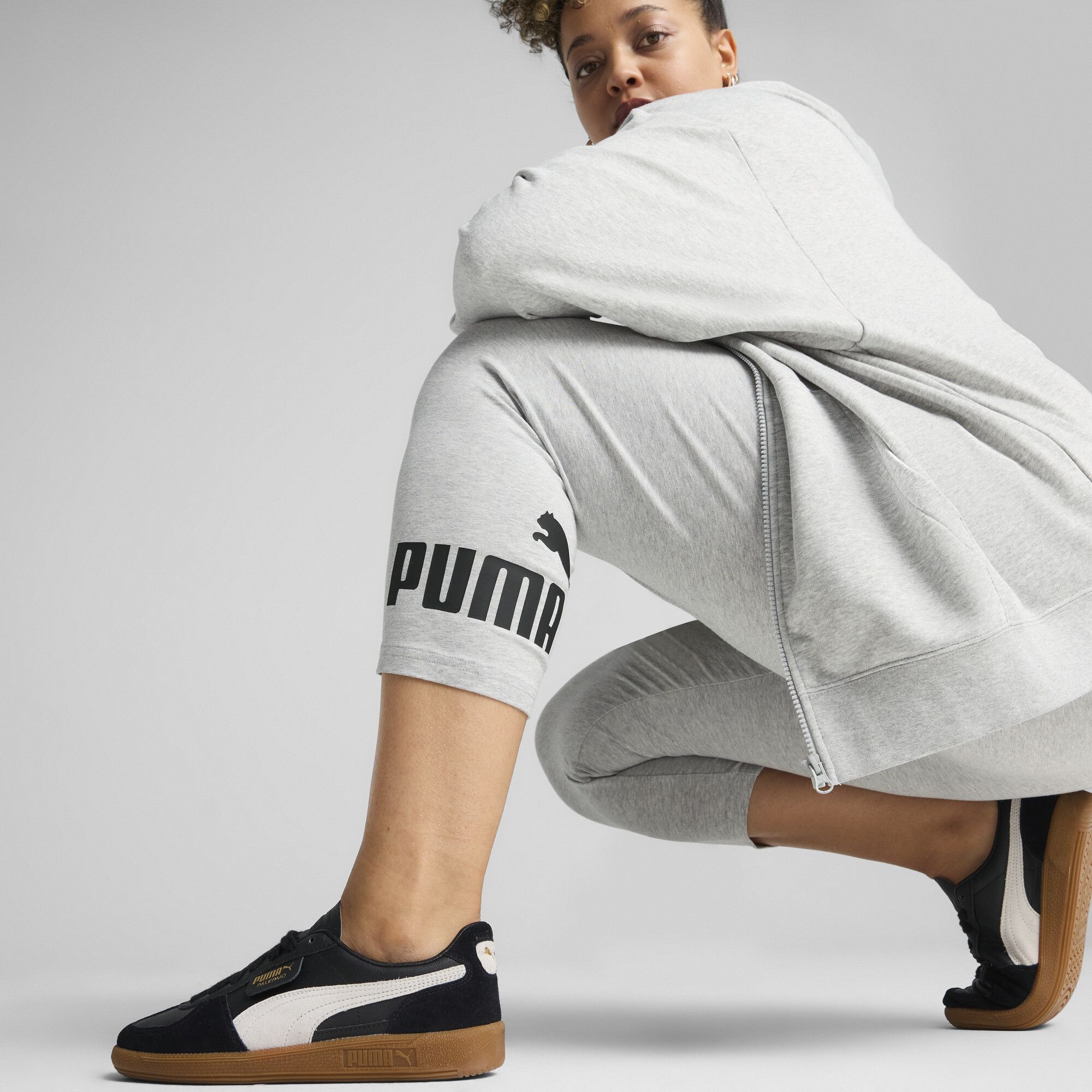 Leggings piratas ESS No. 1 Logo para mujer, Ropa, Gris, 3XL - PUMA - Modalova