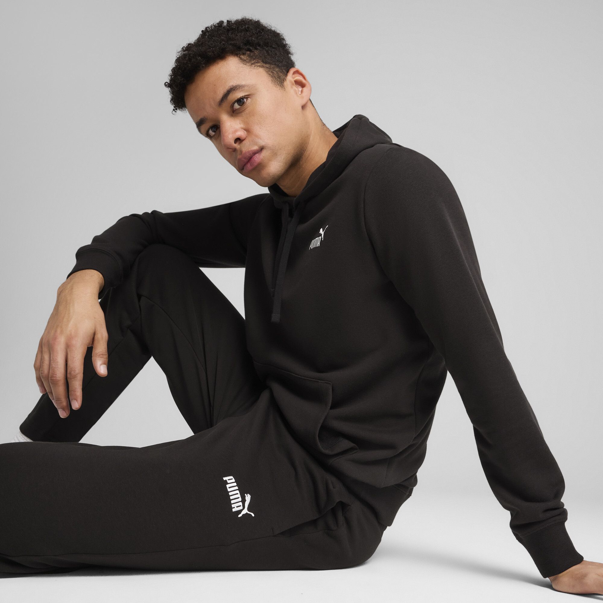 Pantaloni della tuta Essentials con logo N. 1 da uomo, Abbigliamento, Nero, S - PUMA - Modalova