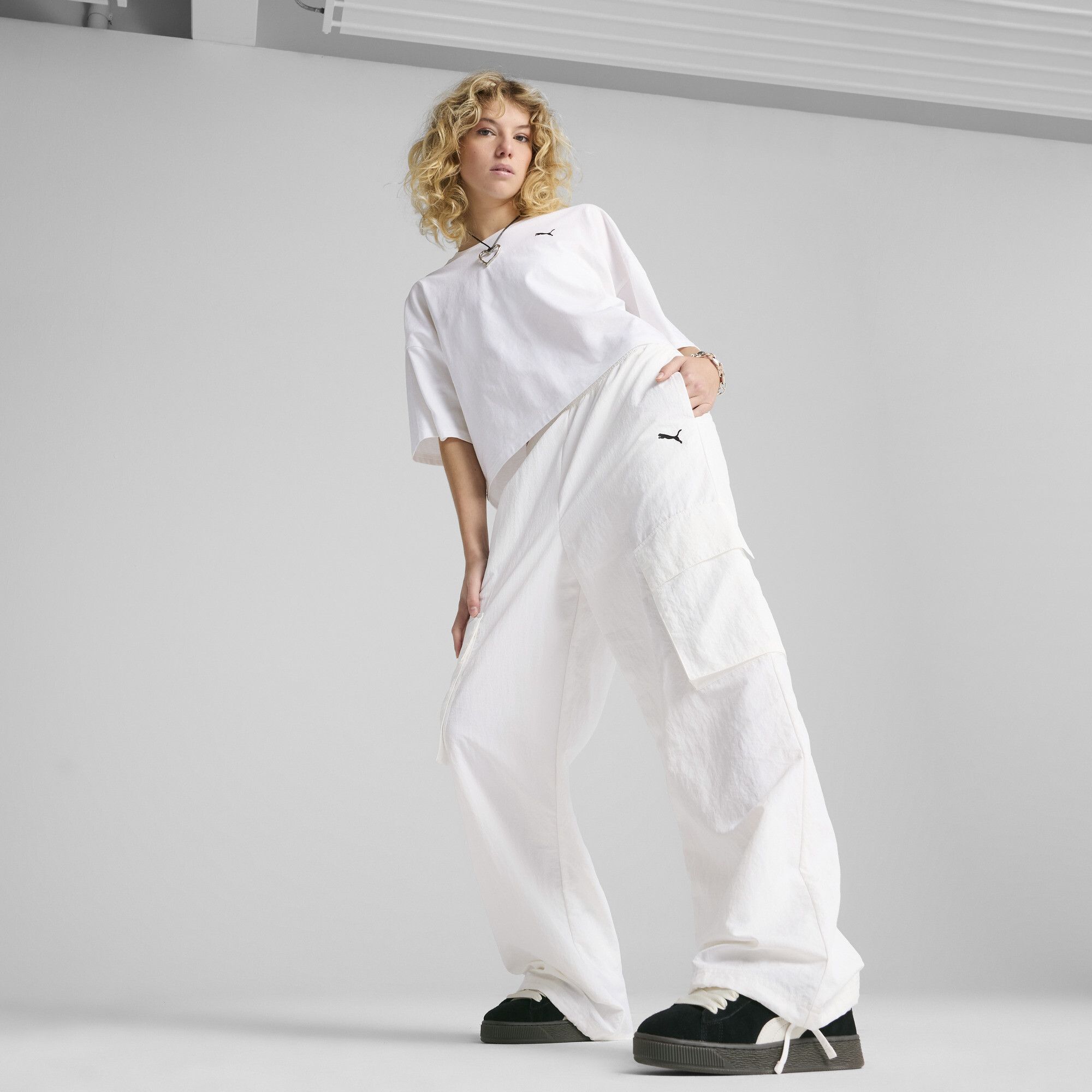Pantalones cargo de chándal WARDROBE ESS para mujer, Ropa, Blanco, L - PUMA - Modalova