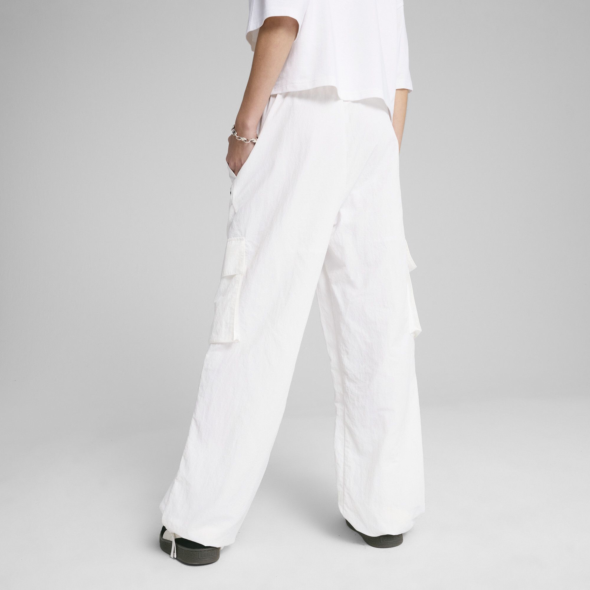 Pantalones cargo de chándal WARDROBE ESS para mujer, Ropa, Blanco, L - PUMA - Modalova