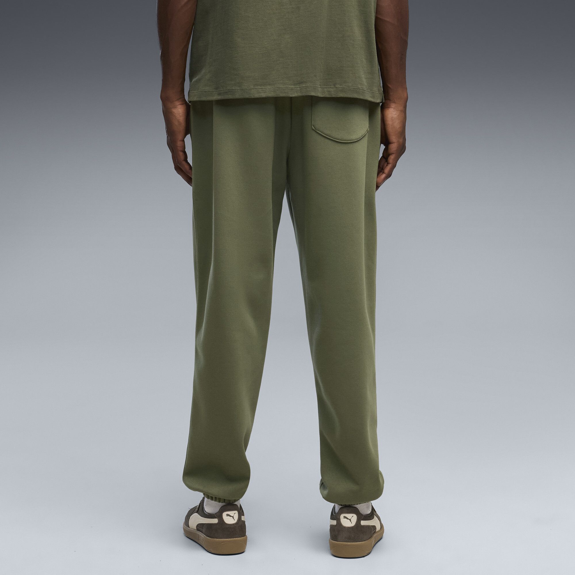 Select Essentials Sweatpants Relaxed Men in Green | Size Large - PUMA - Modalova