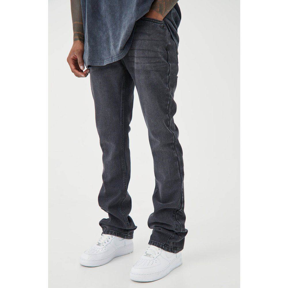 Jeans a zampa Skinny Fit con pannelli tono su tono - boohoo - Modalova