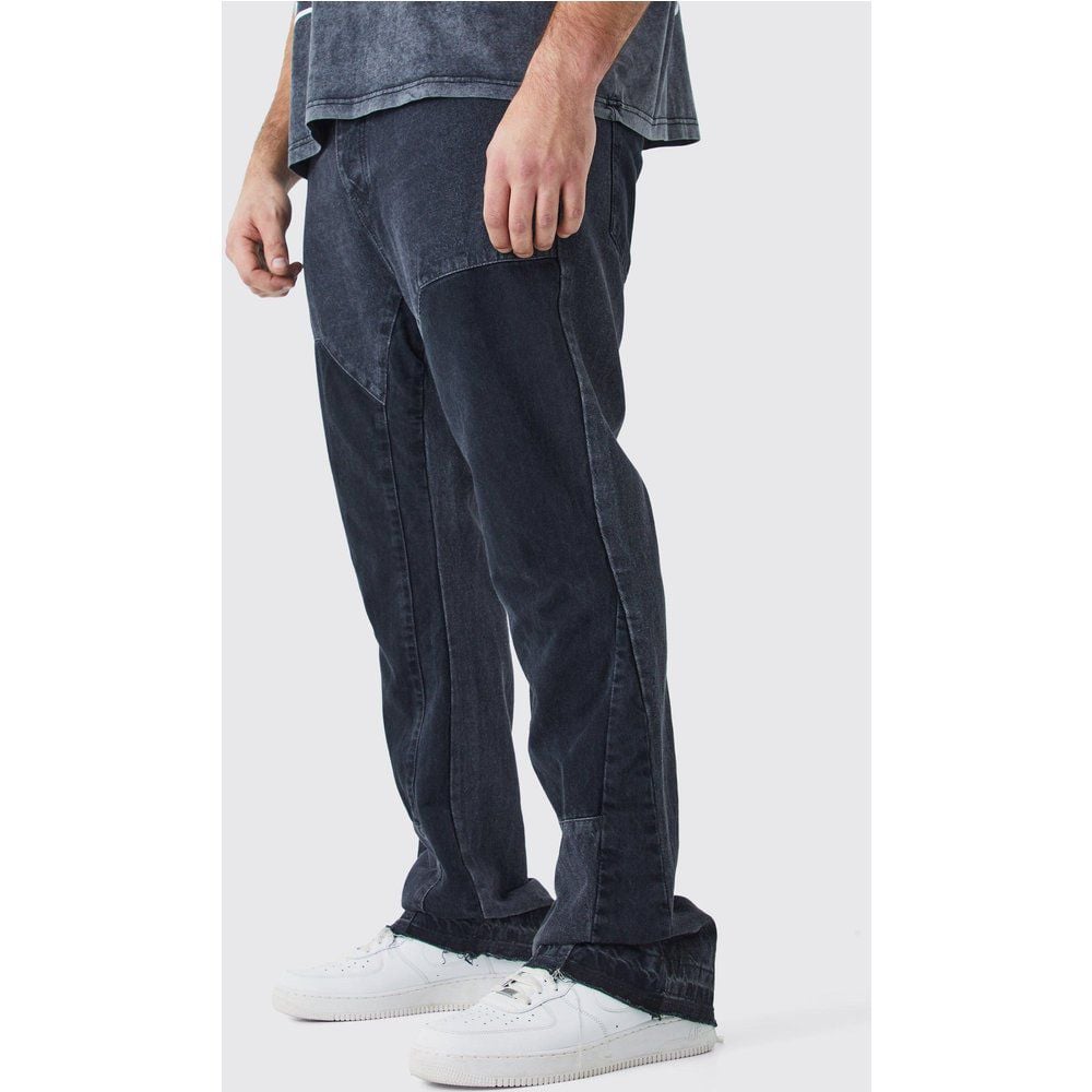 Jeans Plus Size Slim Fit in denim rigido sovratinto stile Carpenter - boohoo - Modalova