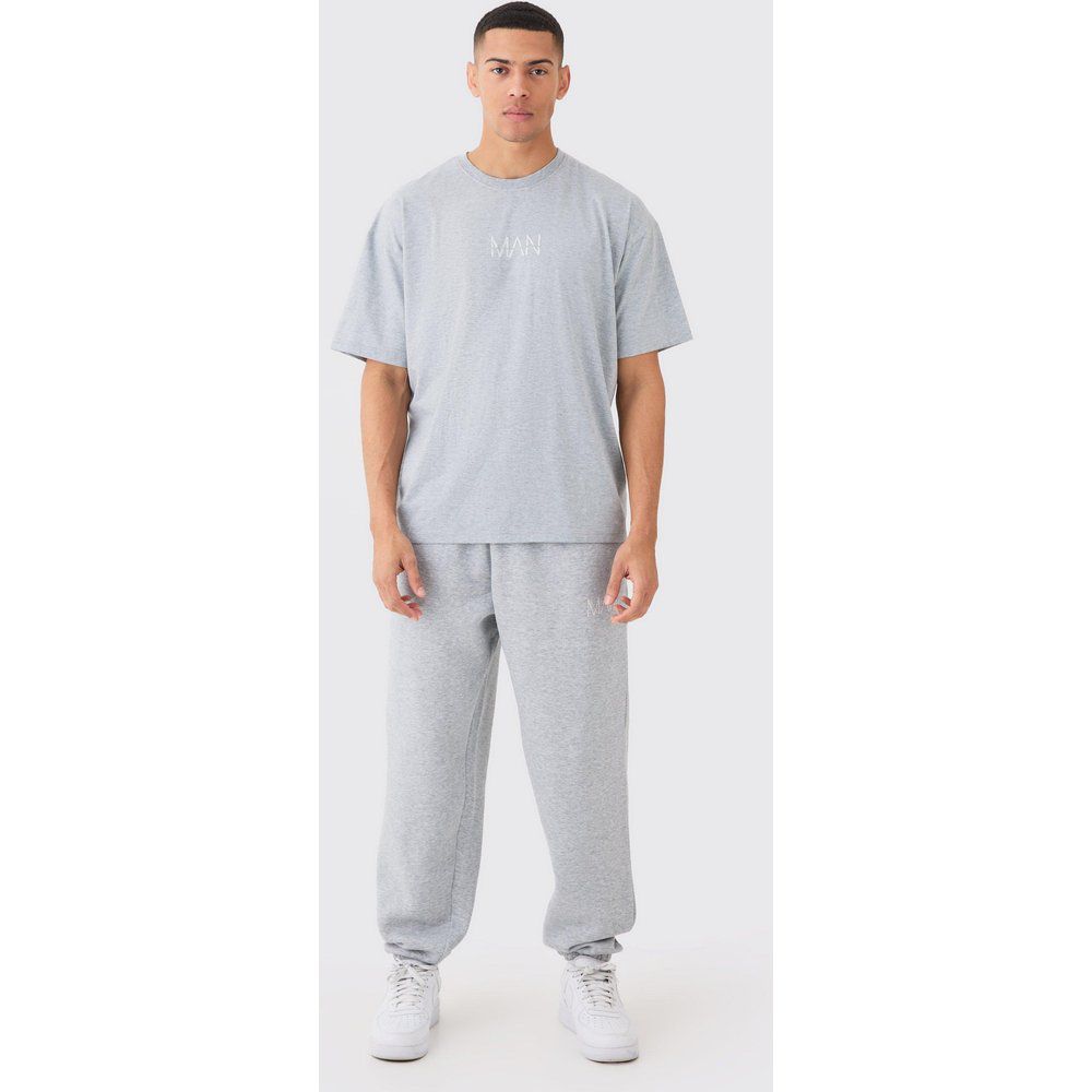 Set T-shirt oversize Man & pantaloni tuta - boohoo - Modalova