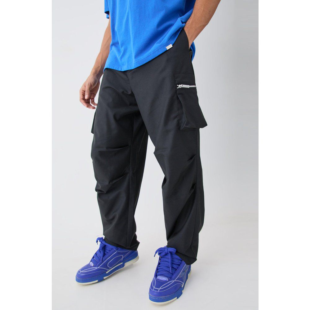 Pantaloni sartoriali stile Cargo con zip e tasche - boohoo - Modalova