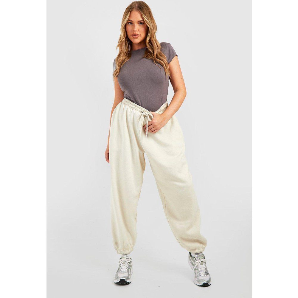 Pantaloni tuta Plus Size oversize Basic - boohoo - Modalova