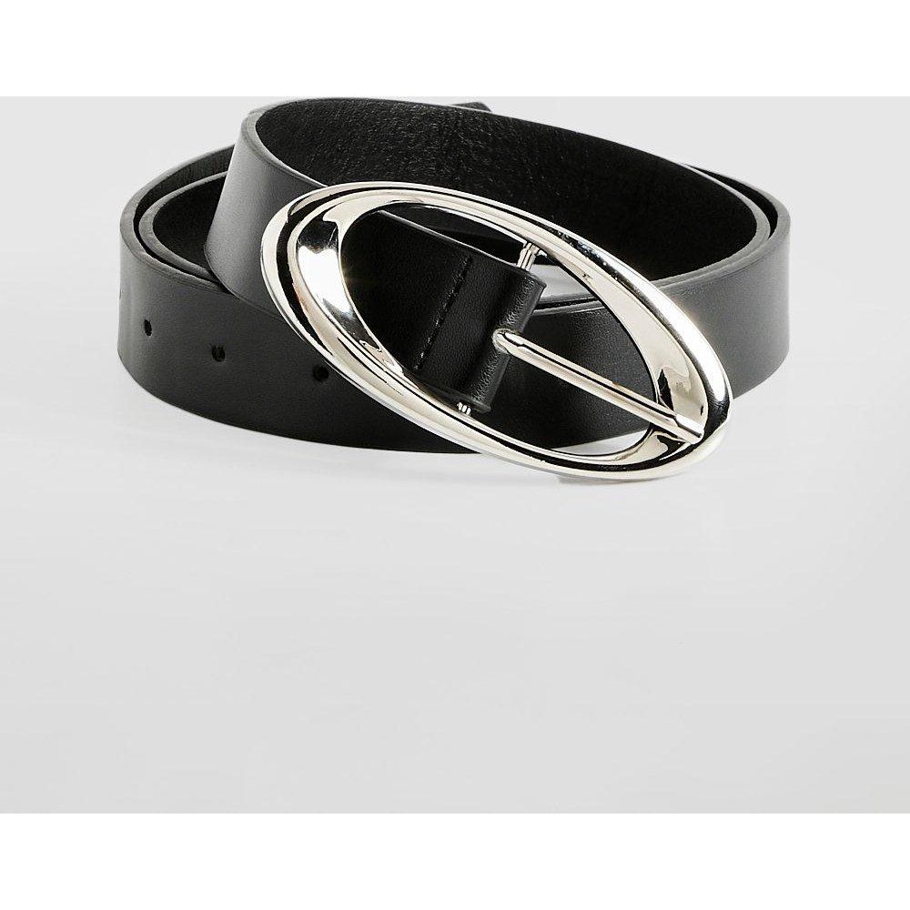 Cintura color argento con dettagli ovali - boohoo - Modalova