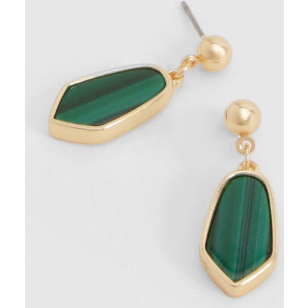 Emerald Resin Detail Drop Earrings - boohoo - Modalova