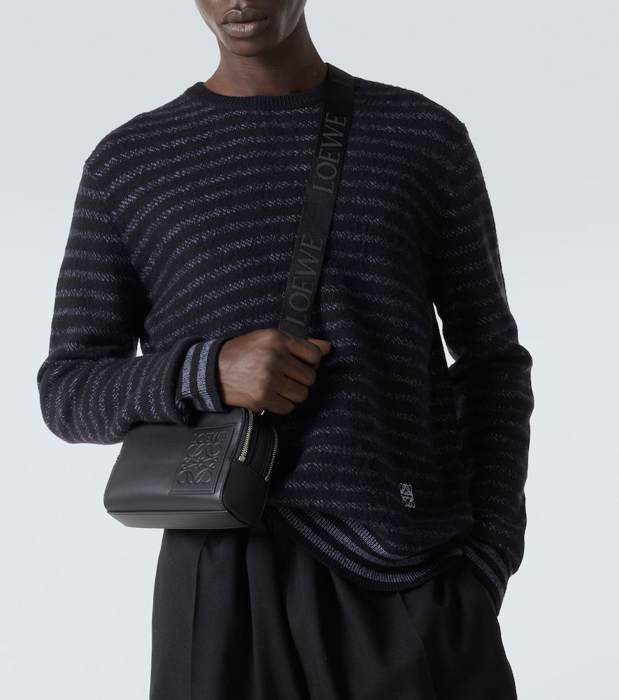 Bolso cruzado Mini de piel con anagrama - Loewe - Modalova