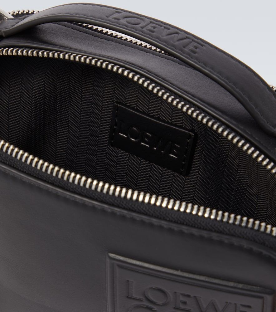 Bolso cruzado Mini de piel con anagrama - Loewe - Modalova