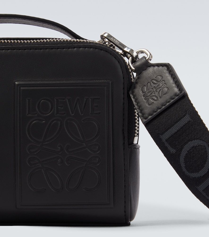 Bolso cruzado Mini de piel con anagrama - Loewe - Modalova