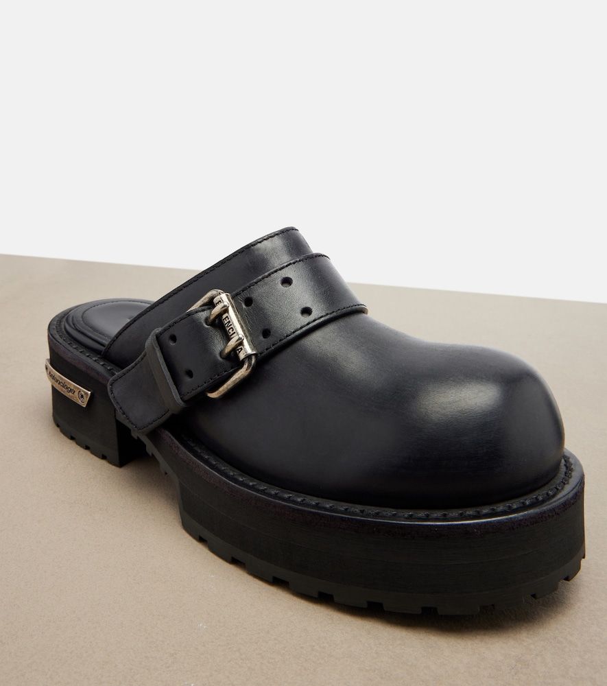 Balenciaga Slippers Venom aus Leder - Balenciaga - Modalova