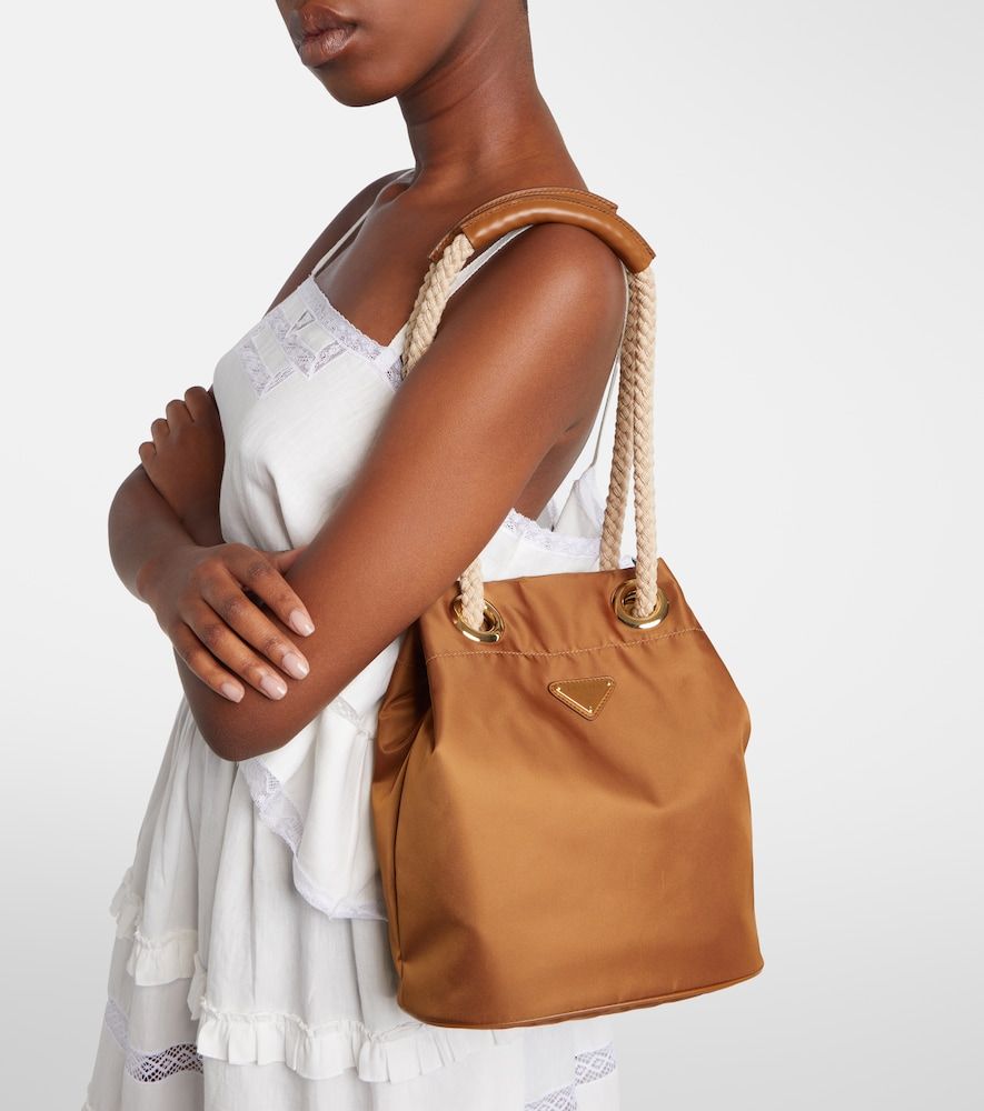 Bolso saco Mariner Small de Re-Nylon - Prada - Modalova