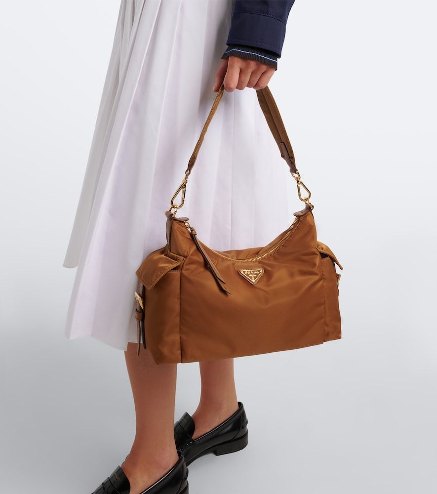 Bolso al hombro Explore Re-Nylon Large - Prada - Modalova