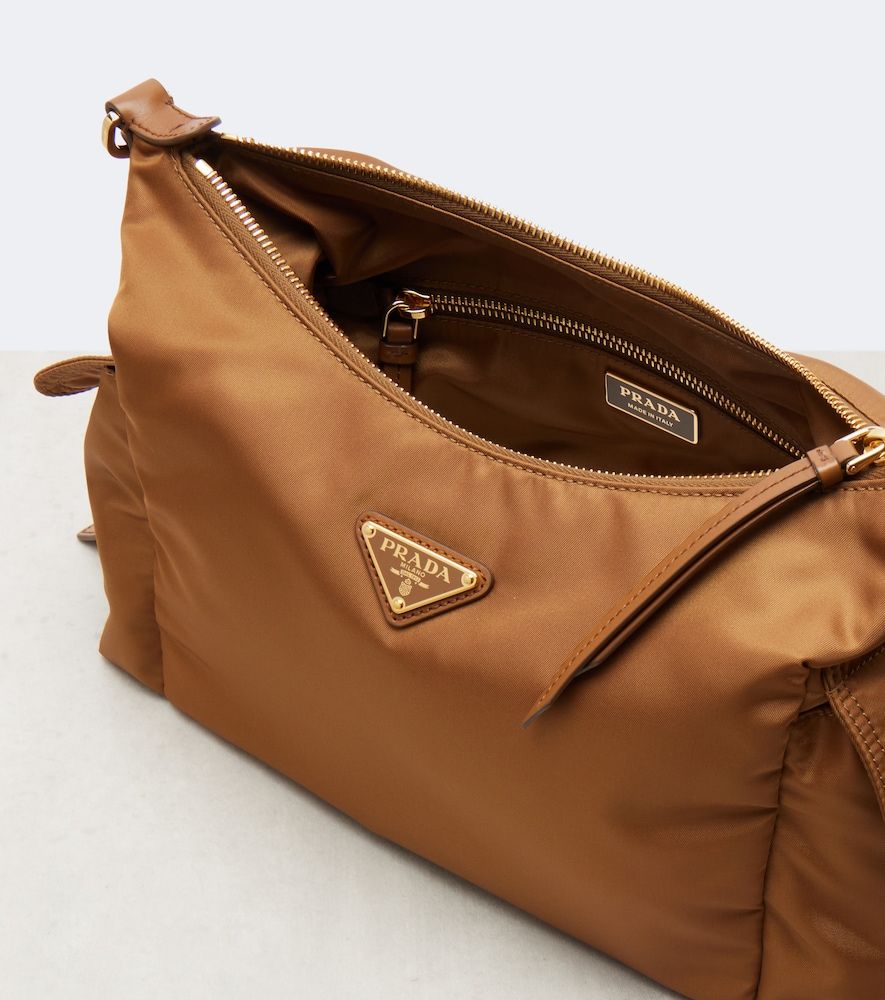 Bolso al hombro Explore Re-Nylon Large - Prada - Modalova