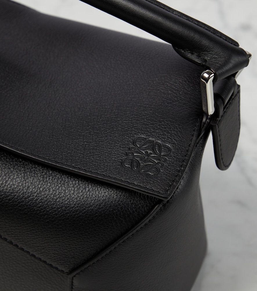 Puzzle Edge Small leather top-handle bag - Loewe - Modalova