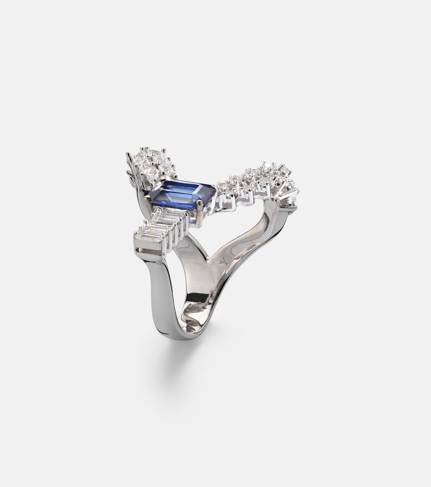 Anello Reign Supreme in oro bianco 18kt con zaffiro e diamanti - Yeprem - Modalova
